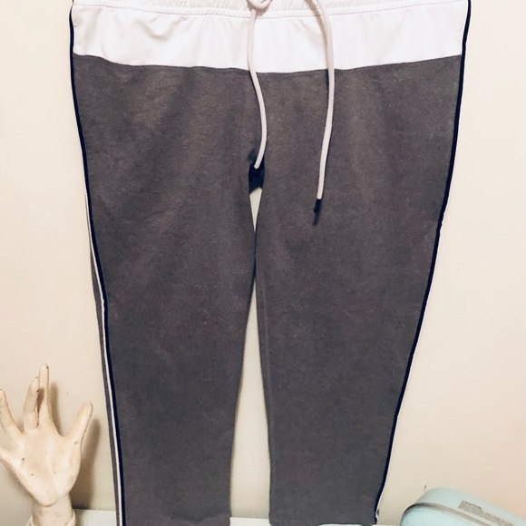 Fabletics Capri Leggings - Picture 1 of 4